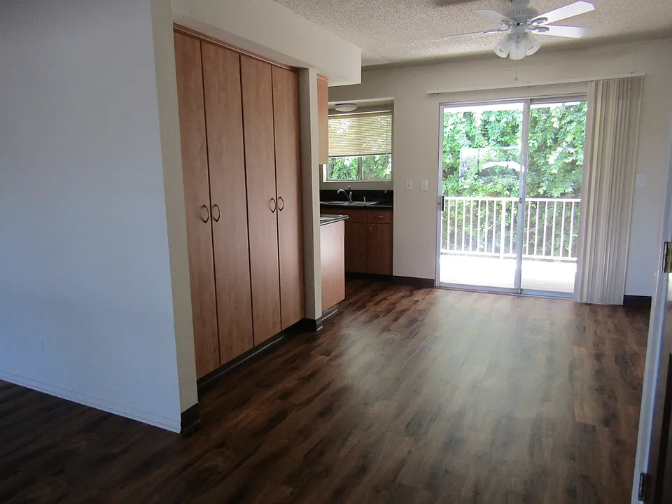 417 E Badillo St #8