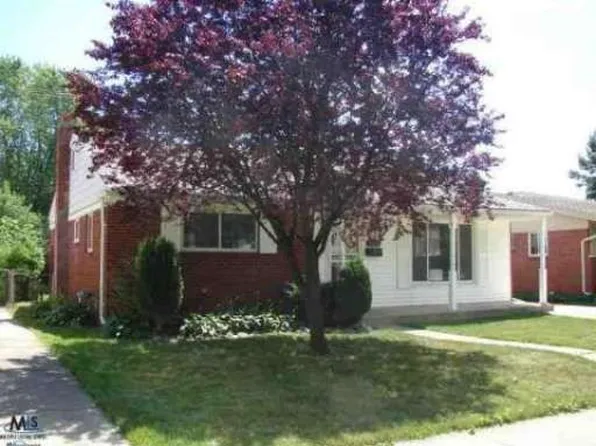29802 Maplegrove St, Saint Clair Shores, MI 48082