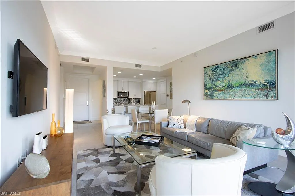2 bed, 2.0 bath, 1268 sqft, $10,975 — Photo 3