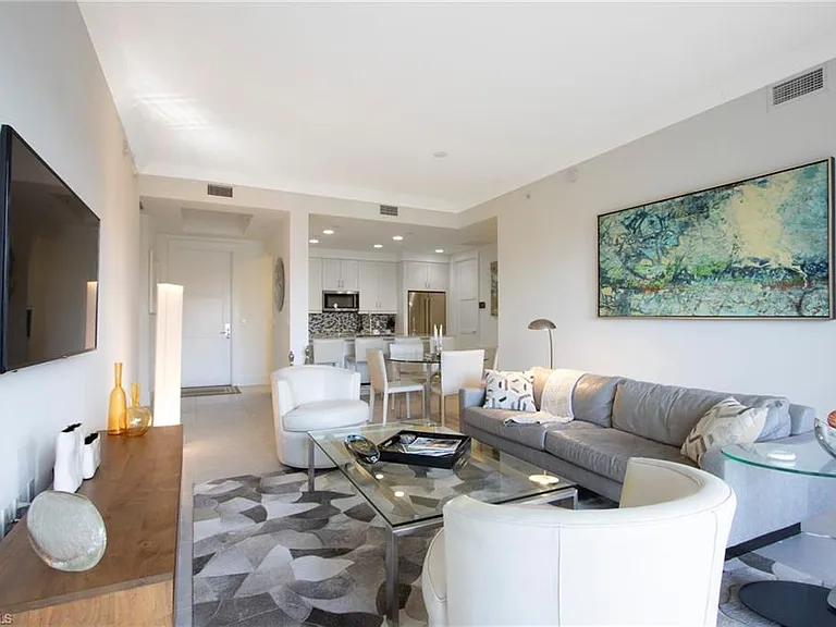 1035 3rd Ave S #303 — Photo 3