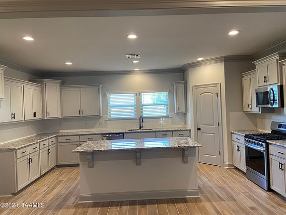 4th image of 402 Appleby Way
