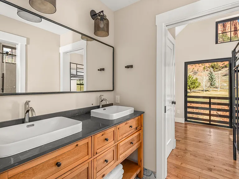 106 Castle View Dr — Photo 24