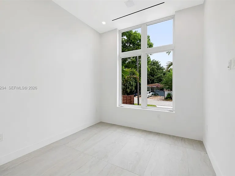 1615 NE 3rd Ct — Photo 24