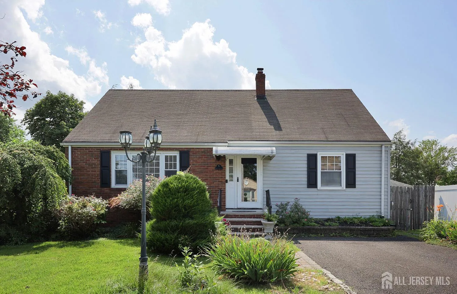 91 Boehmhurst Ave photo 1