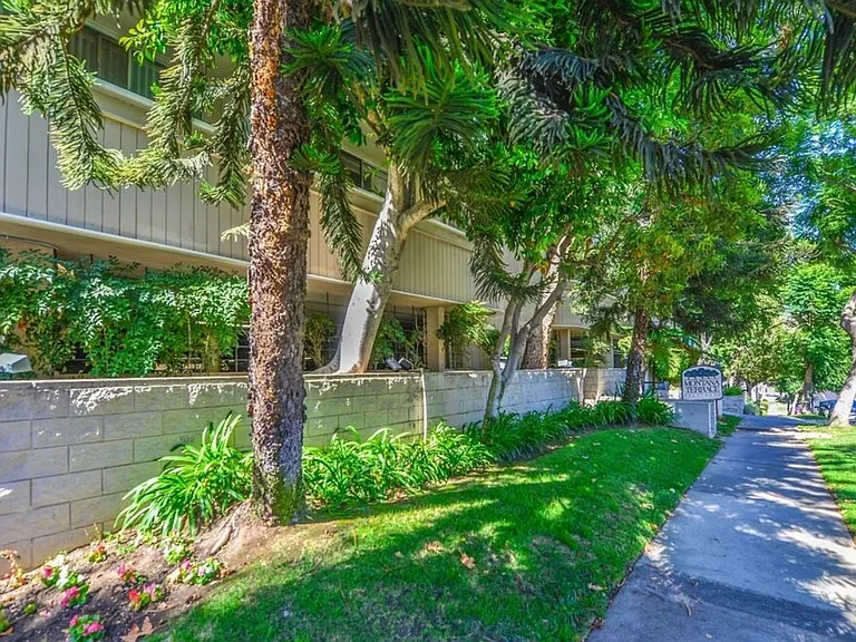 11645 Montana Ave #323 — Photo 8