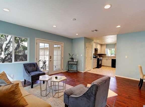 4th image of 137 1/2 Bonita St