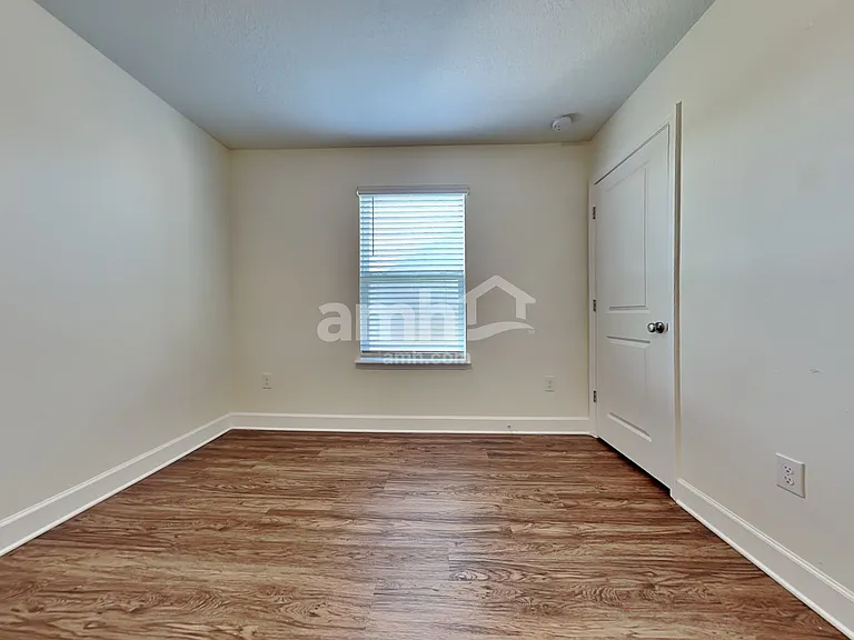 1005 Walden Pond Dr — Photo 15