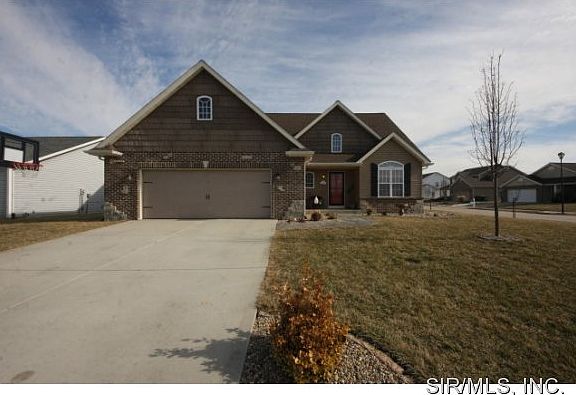 3rd image of 770 Moorland Cir