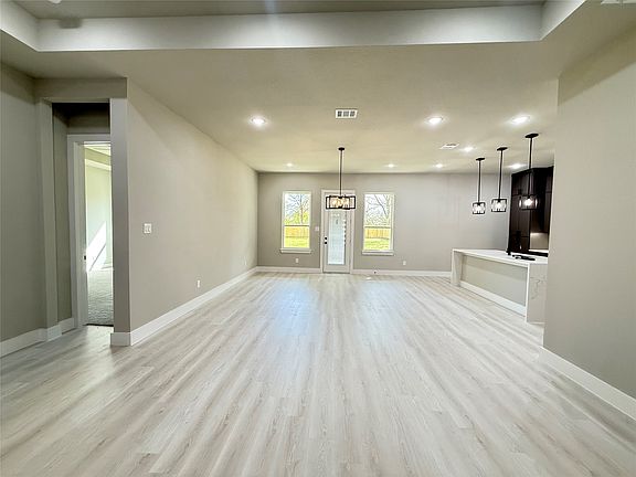 4th image of 3322 Springview Ave