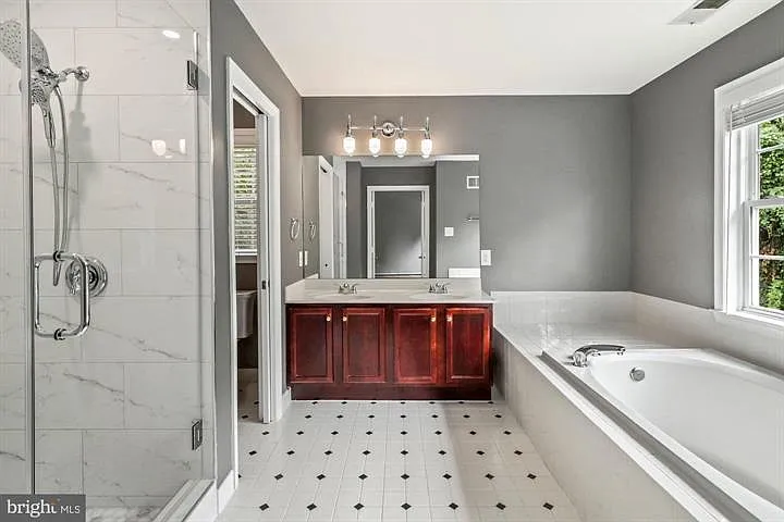 6212 Lilac Bush Ln — Photo 3