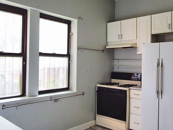 2nd image of 1441 N Ashland Ave APT 1R