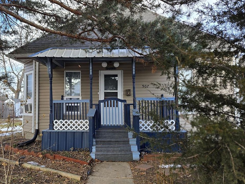 1st image of 907 E Jefferson St