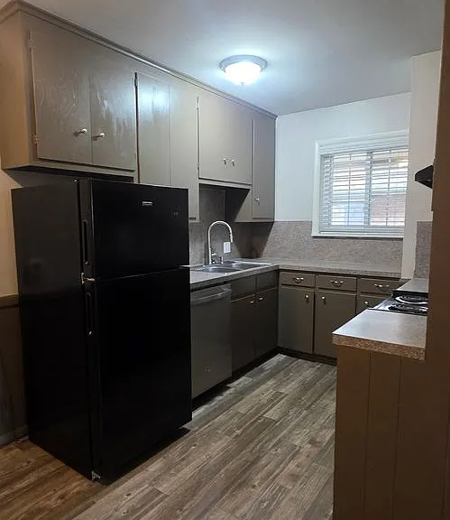 Colonial Terrace — Photo 38