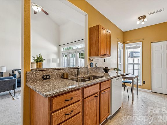 3rd image of 4133 Town Center Rd