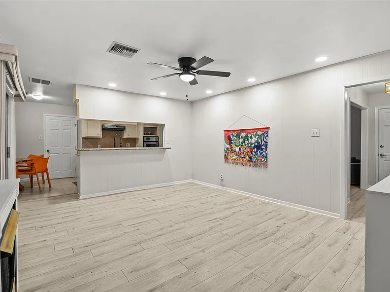 1607 Buescher Dr — Photo 9