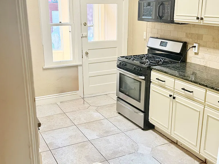 1707 Vine St — Photo 16