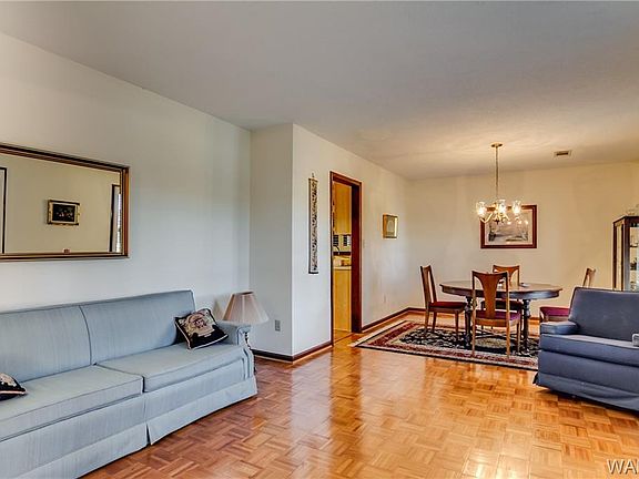 5th image of 3039 10th Ave E
