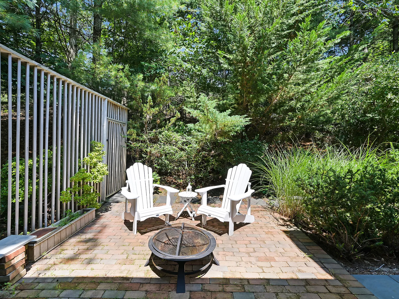 Wonderful East Hampton July-Aug 2027 Rental Retreat — Photo 3