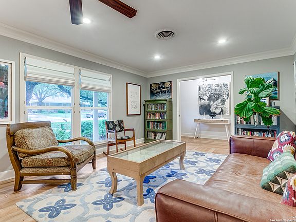 4th image of 1332 Grey Oak Dr.