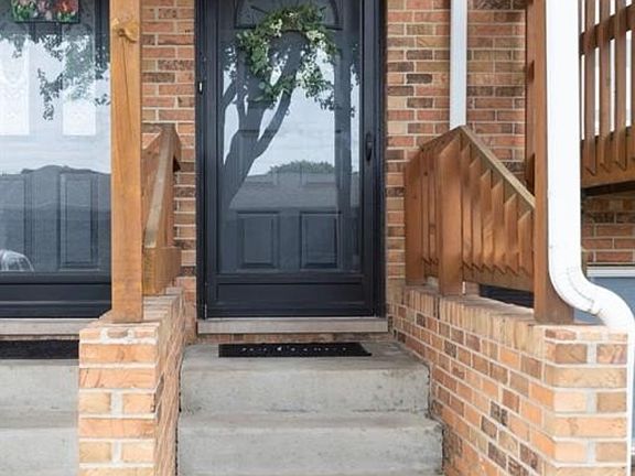 3rd image of 233 Pinewood Cir #233