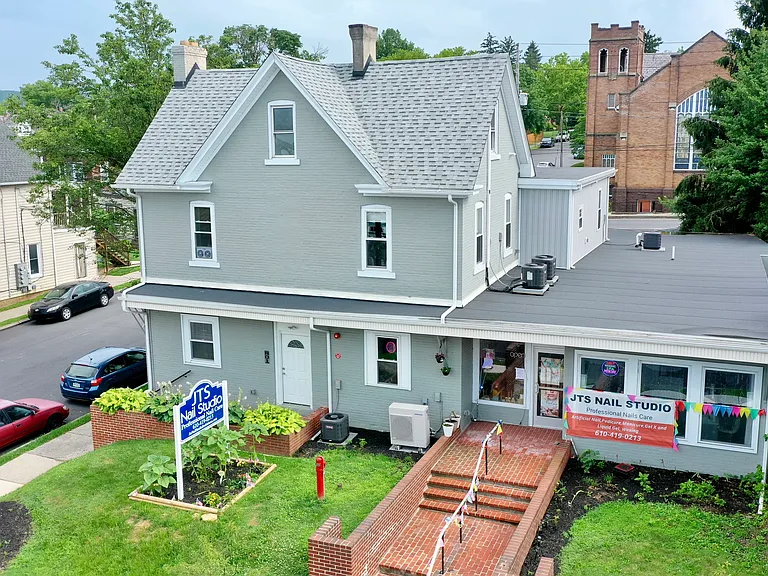 801 W Broad St #4 — Photo 2