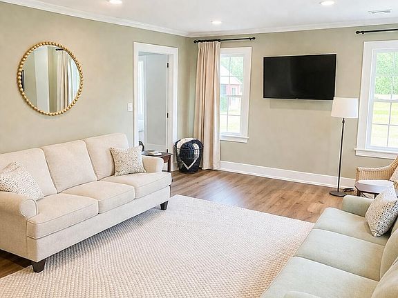 2nd image of 808 Boulevard Dr N