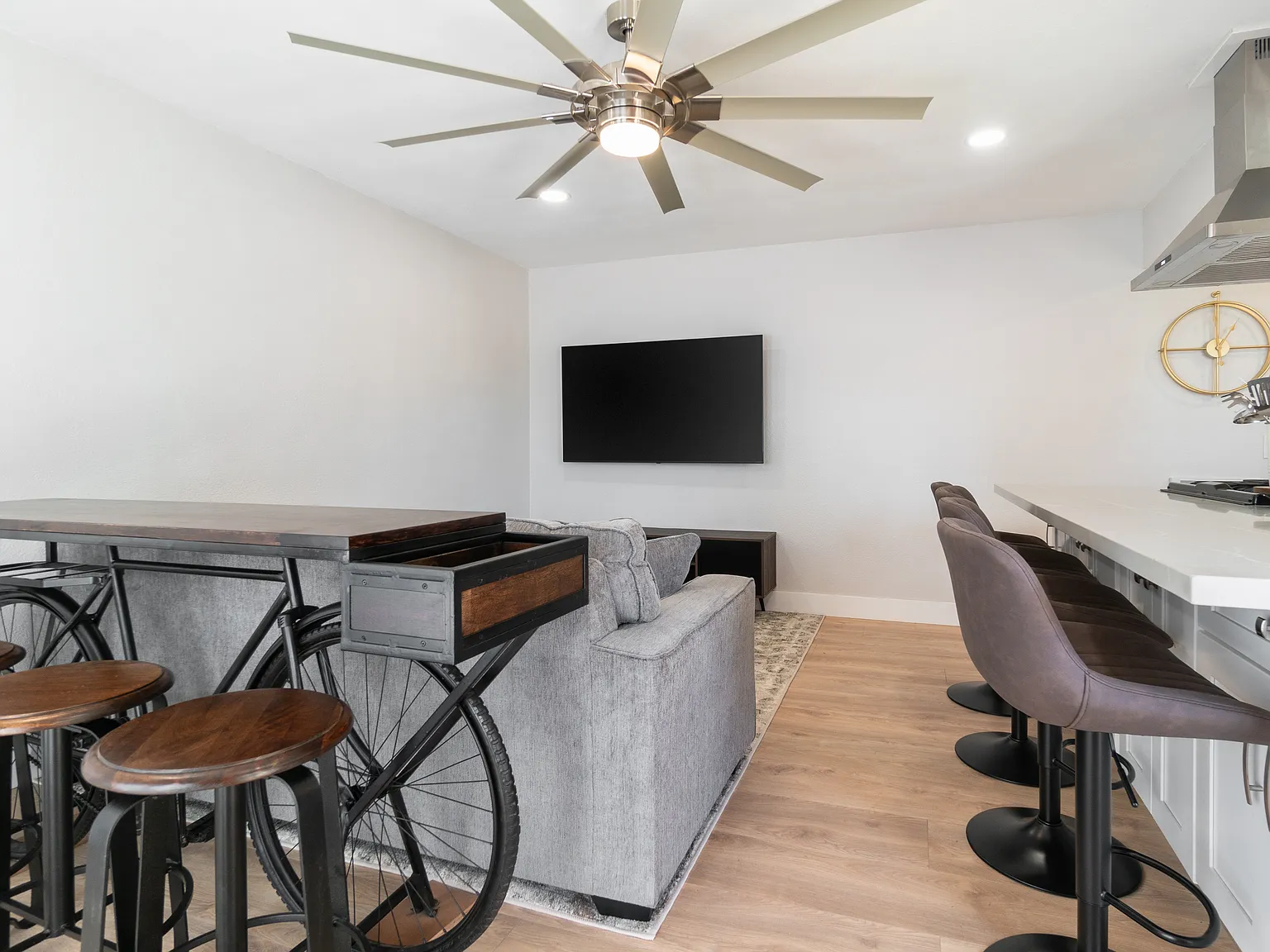 3 bed, 1232 sqft, $4,495 — Photo 2
