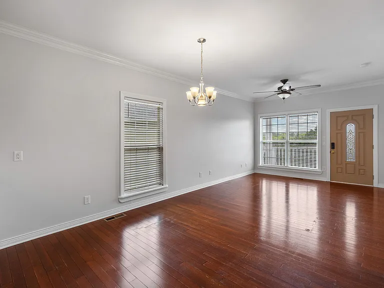 3516 Walnut Grove Ln NE — Photo 9