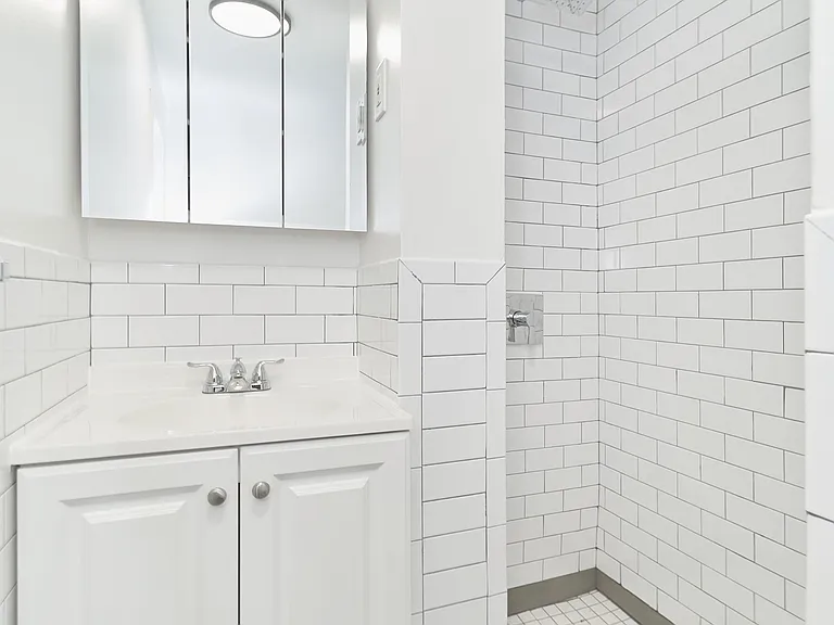 326 E 74th St #5 — Photo 2