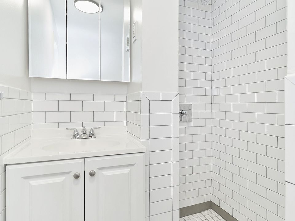 2nd image of 326 E 74th St APT 5