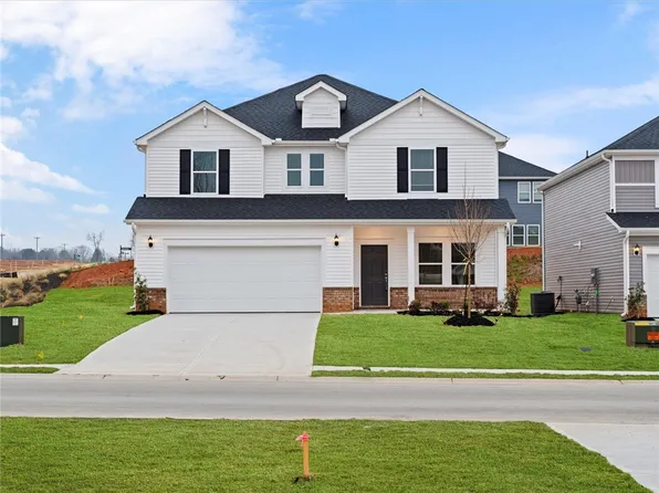 101 Tantalus St, Gray Court, SC 29645