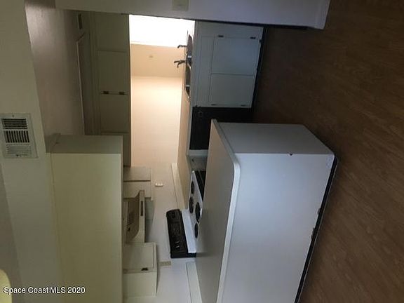 3rd image of 1011 Clearmont St NE APT 205