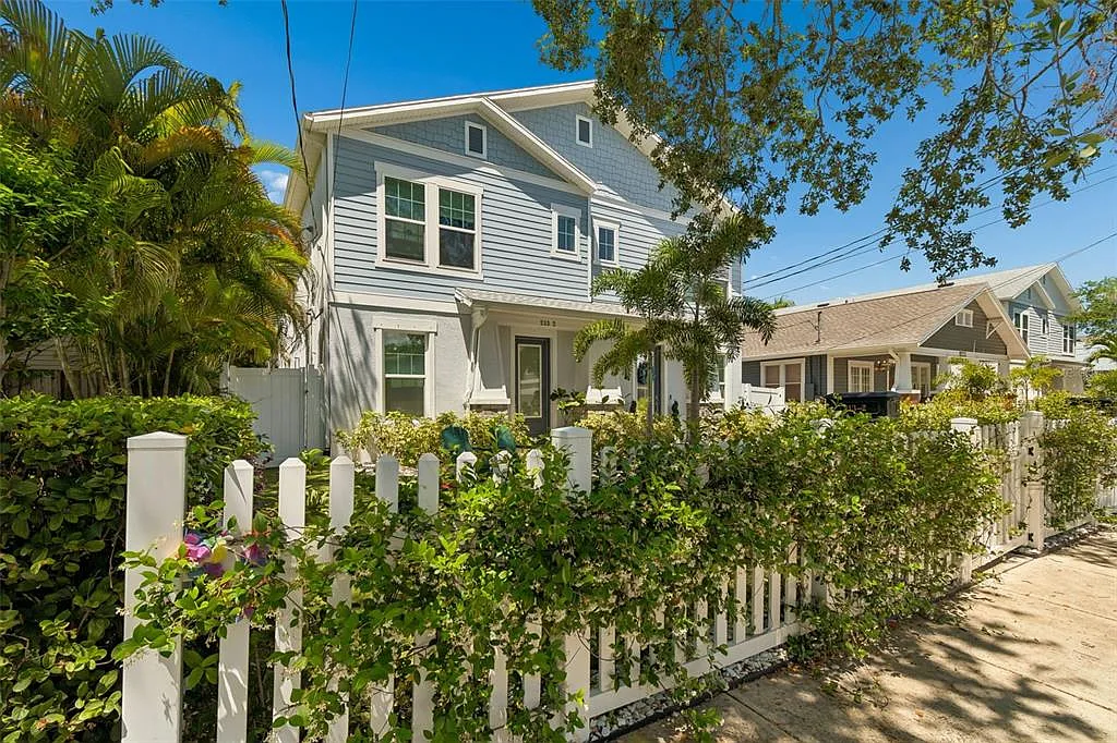 Building Photo - 213 S Albany Ave #2