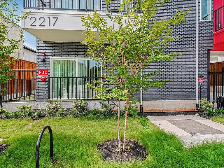 2217 N Fitzhugh Ave #303 — Photo 41
