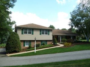 31 Woodcrest Dr, York, PA 17402