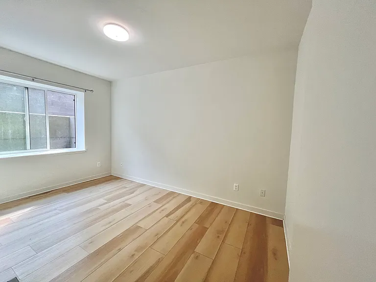 2090 NE Morgan St #B — Photo 13