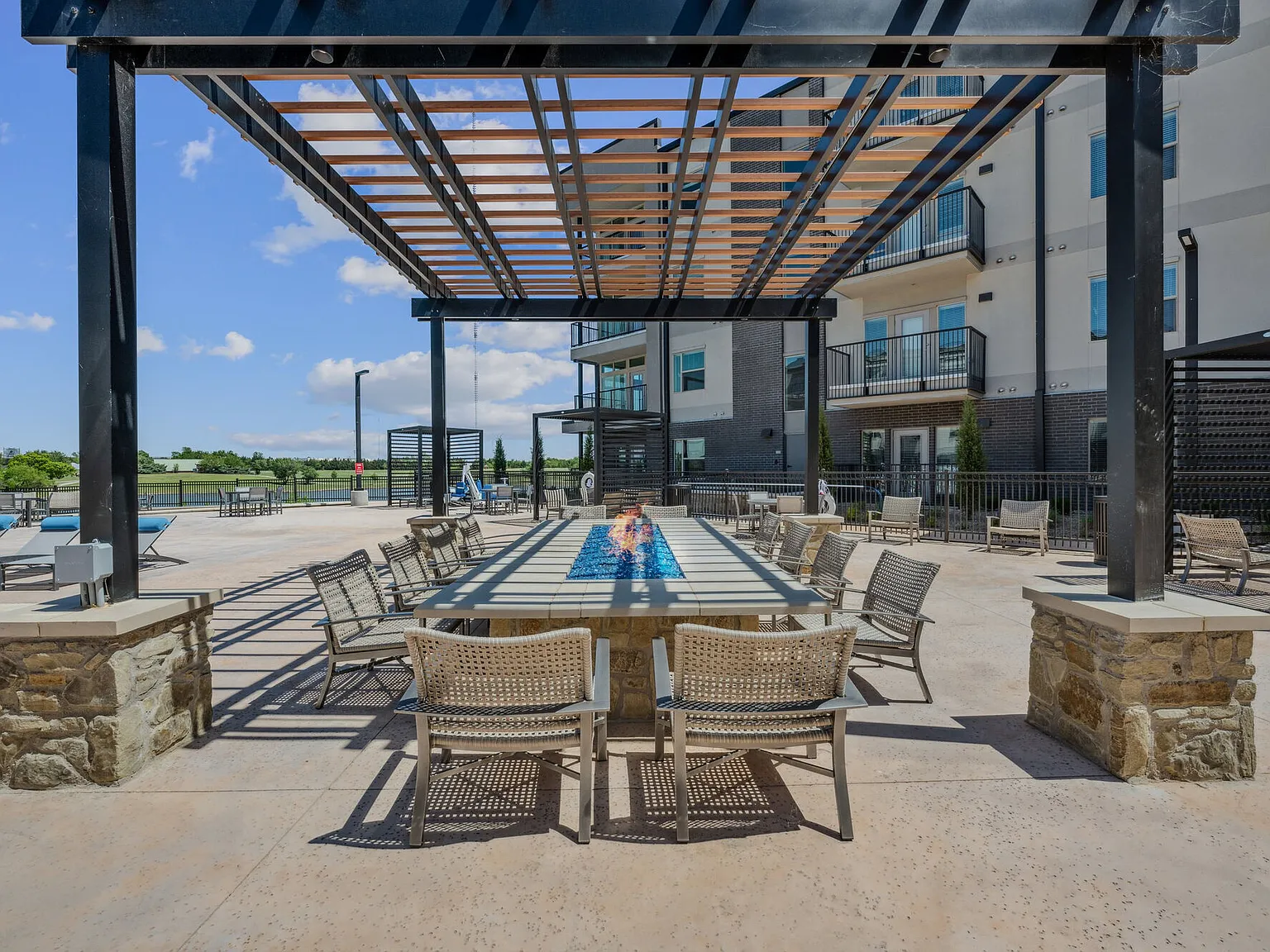 Broadvue Apartments — Photo 4