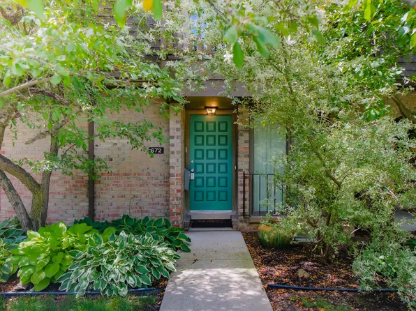 672 Greenhills Dr, Ann Arbor, MI 48105