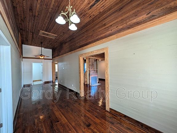 3rd image of 5443 10th St