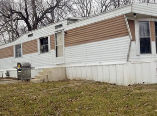 500 S Pearl St, Mc Leansboro, IL 62859