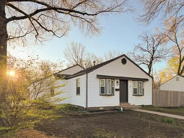 7601 Foster St, Overland Park, KS 66204
