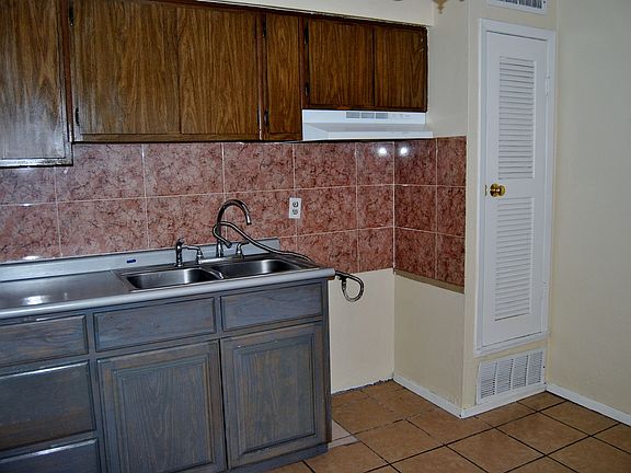 4th image of 7309 Alameda Ave #E