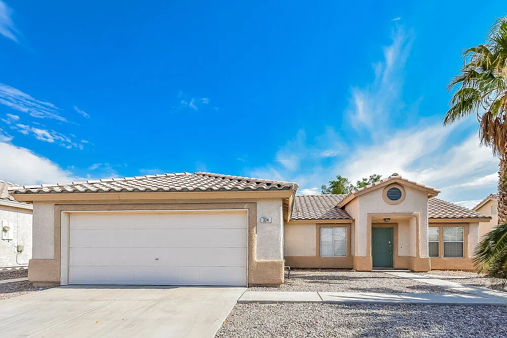 4 bed, 2.0 bath, 1595 sqft, $2,095 — Photo 1