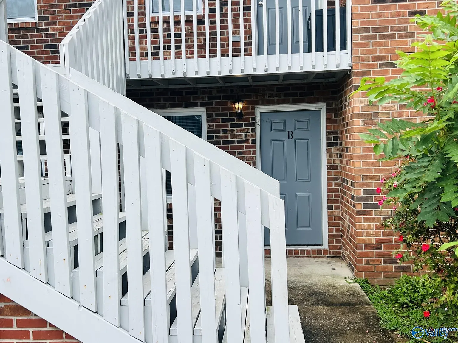 1807 Graymont Ln SW — Photo 2