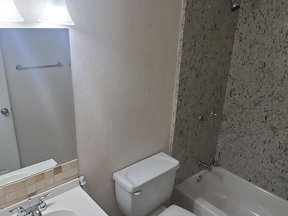 4th image of 218 Canoga Park Dr