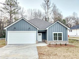 114 Mill Creek Dr, Smiths Station, AL 36877