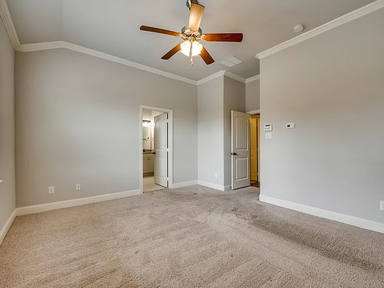 923 Whitehall Dr — Photo 18
