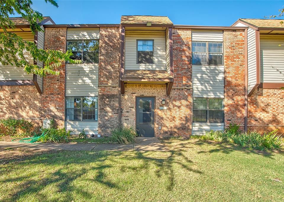 1st image of 401 SE 12th St #267