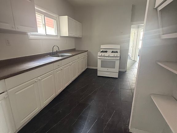 5th image of 381 Leslie St #1B