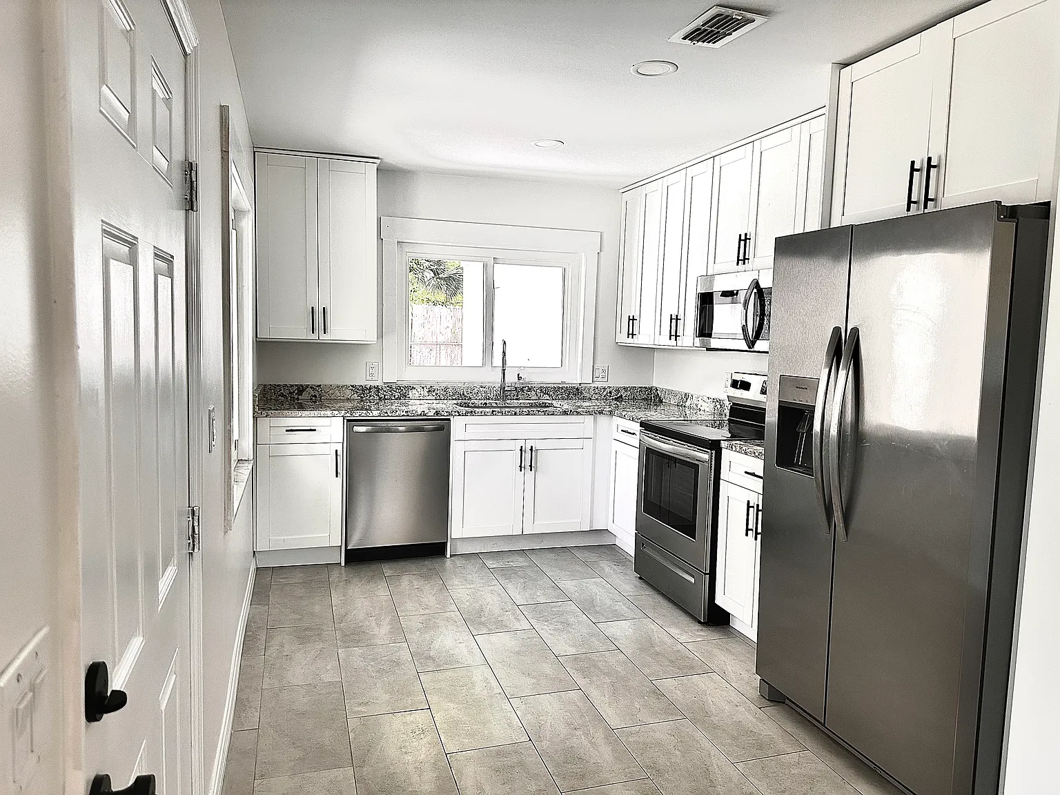 3 bed, 1200 sqft, $1,950 — Photo 3